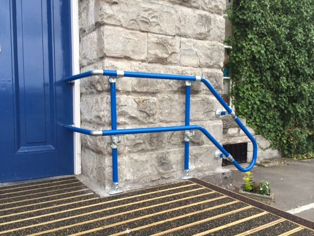 School handrail for access ramps